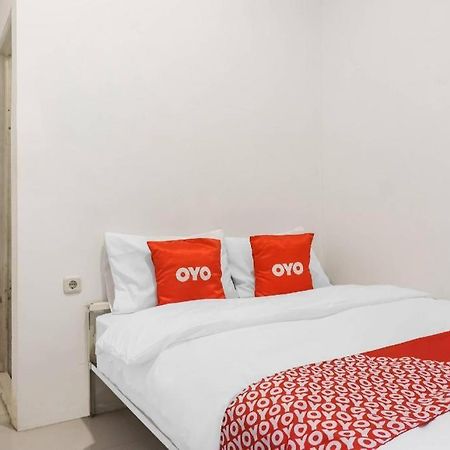 Hotel Super Oyo 91074 Stariez Senen Syariah à Jakarta Extérieur photo