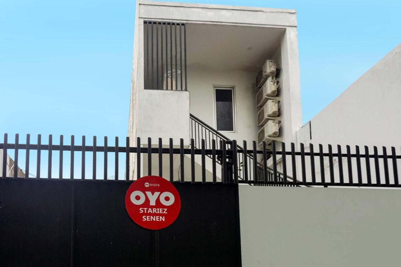 Hotel Super Oyo 91074 Stariez Senen Syariah à Jakarta Extérieur photo
