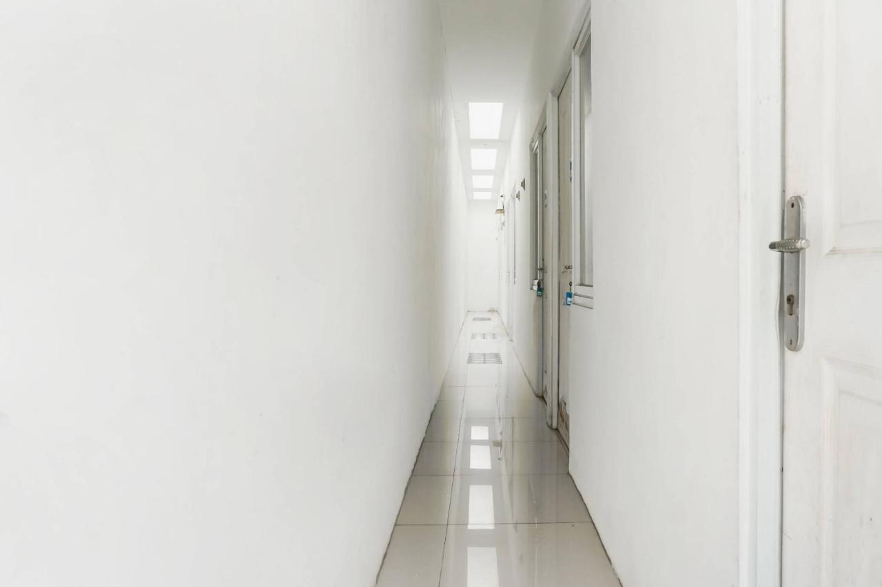Hotel Super Oyo 91074 Stariez Senen Syariah à Jakarta Extérieur photo