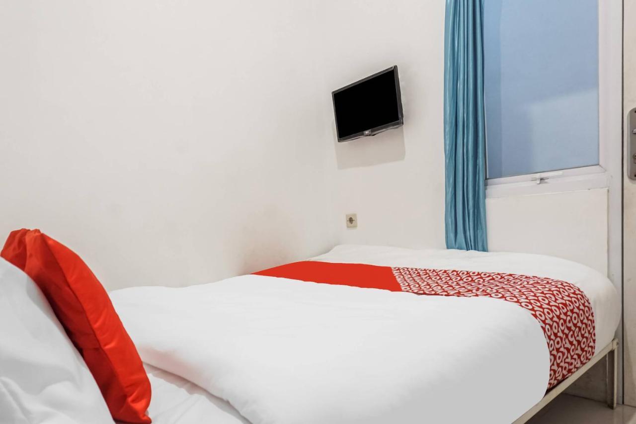 Hotel Super Oyo 91074 Stariez Senen Syariah à Jakarta Extérieur photo