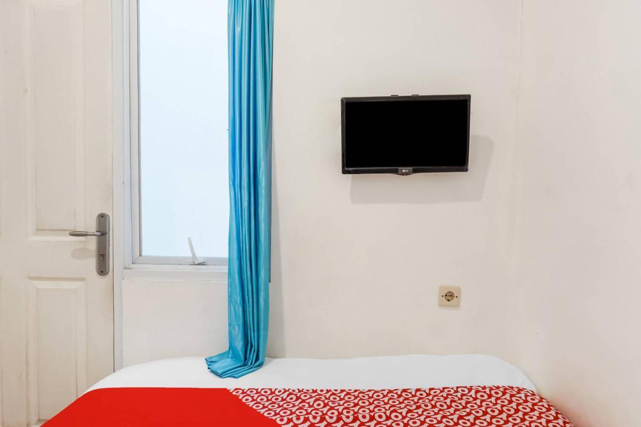 Hotel Super Oyo 91074 Stariez Senen Syariah à Jakarta Extérieur photo