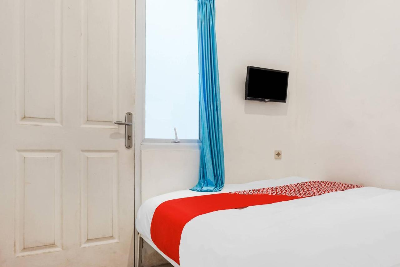 Hotel Super Oyo 91074 Stariez Senen Syariah à Jakarta Extérieur photo